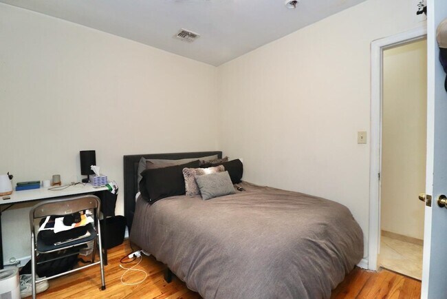 Building Photo - 311 5th St