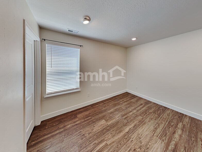 Building Photo - 2360 S Wild Horse Way