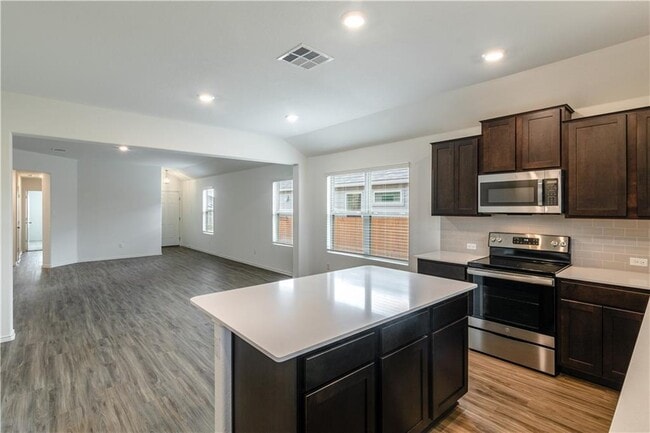Building Photo - 744 Xanadu Dr