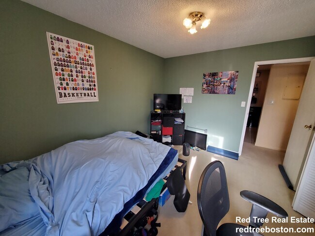 Building Photo - 23 Elm St