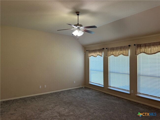 Building Photo - 5811 Alexandria Dr