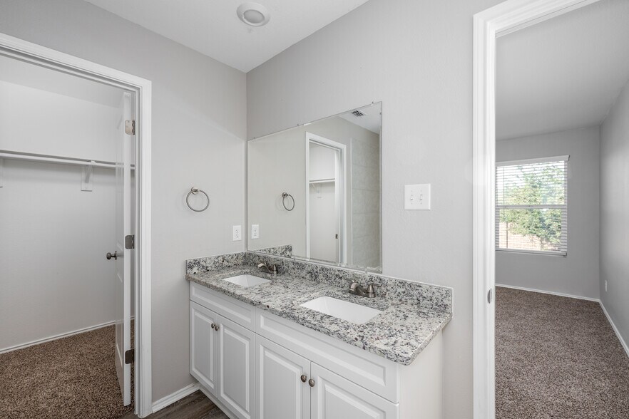 Building Photo - 7601 Bluebell Ln