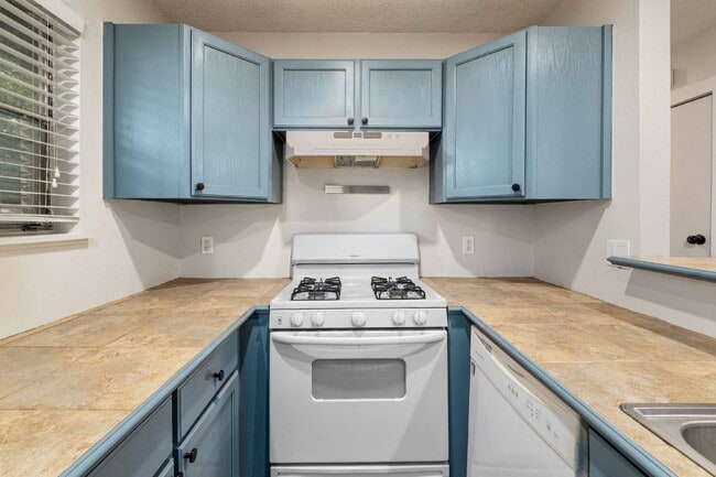 Building Photo - 2928 E 12th St