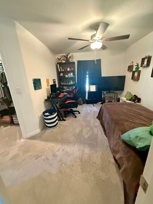 Building Photo - Bryant Square 2/2.5 1 car garage