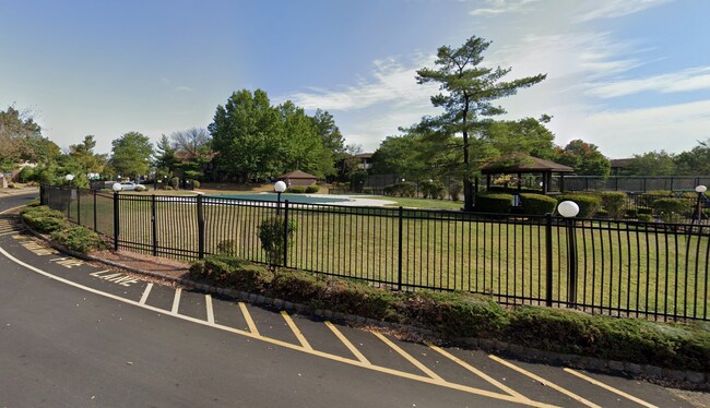 Building Photo - 208 Green Hollow Dr