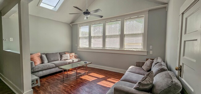 Building Photo - 1389 Agnes Pl