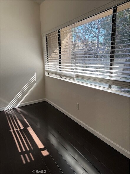 Building Photo - 252 Pineview