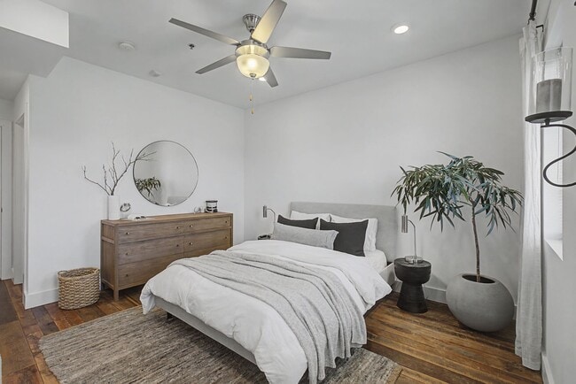 Building Photo - 1225 4th Ave S