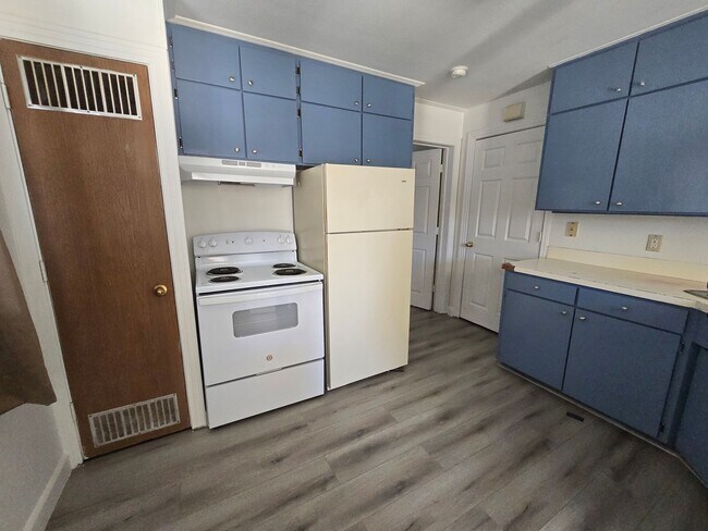 Building Photo - 1 BEDROOM/1 BATH FOR RENT