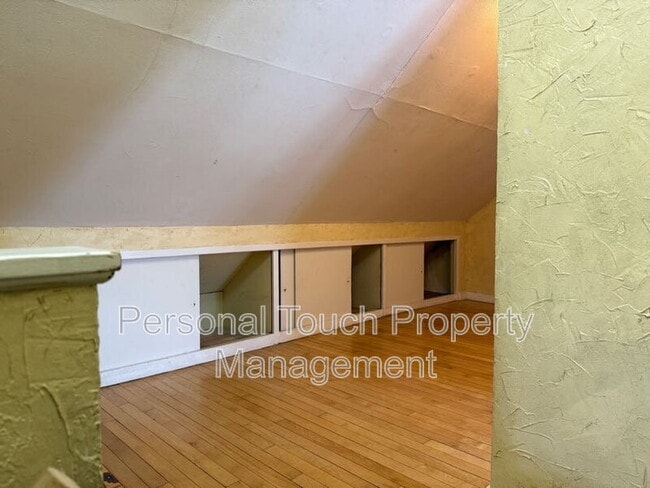 Building Photo - 57 N Terrace