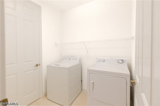 Building Photo - 1395 Mariposa Cir