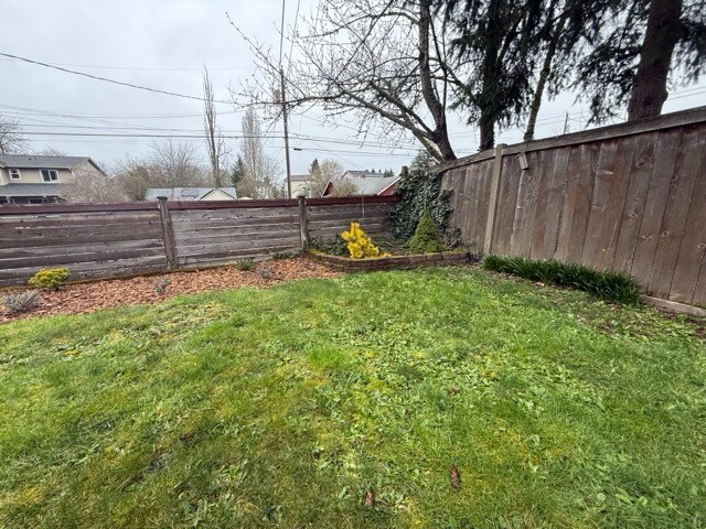 Building Photo - 406 E 43rd St