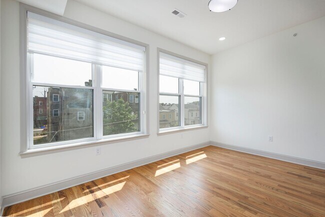 Building Photo - 3116 Clifford St