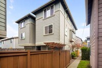 Building Photo - 3424 34th Ave W