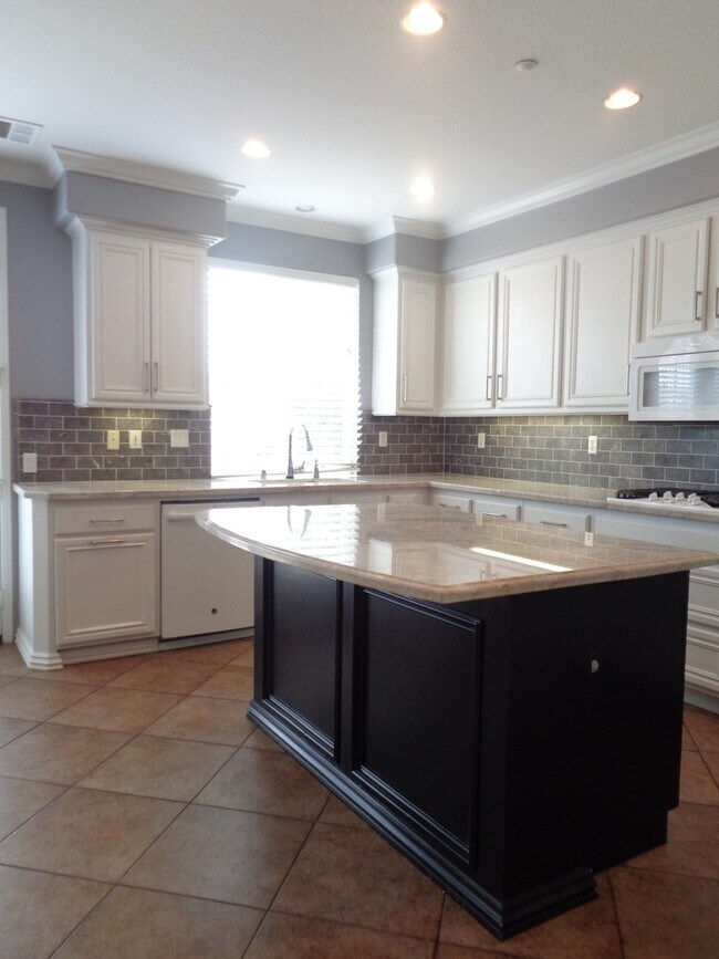 Building Photo - Custom executive home in gated community 1...