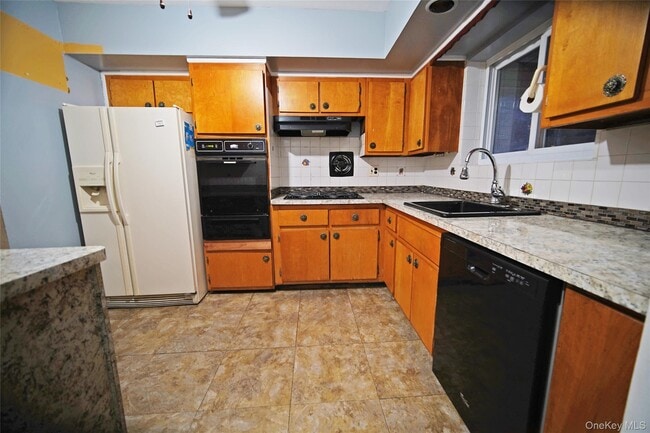 Building Photo - 1280 Adee Ave