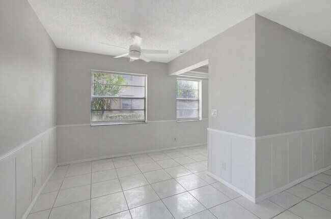 Building Photo - 297 Monaco Way