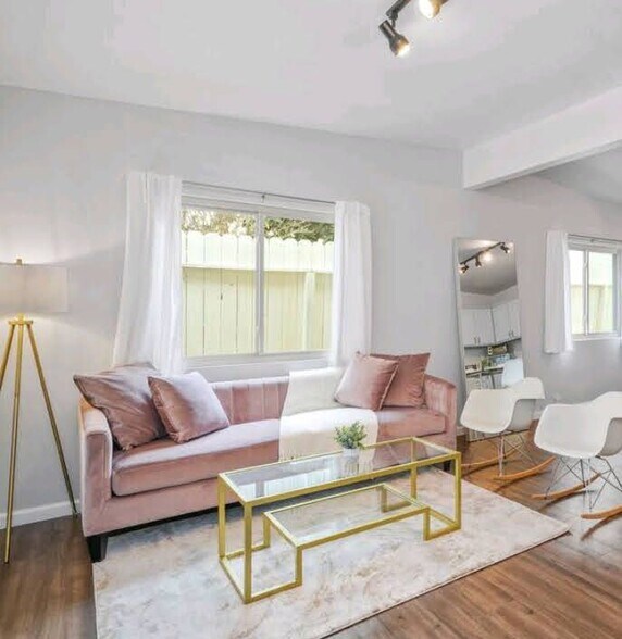 Building Photo - 728 Stepney Pl