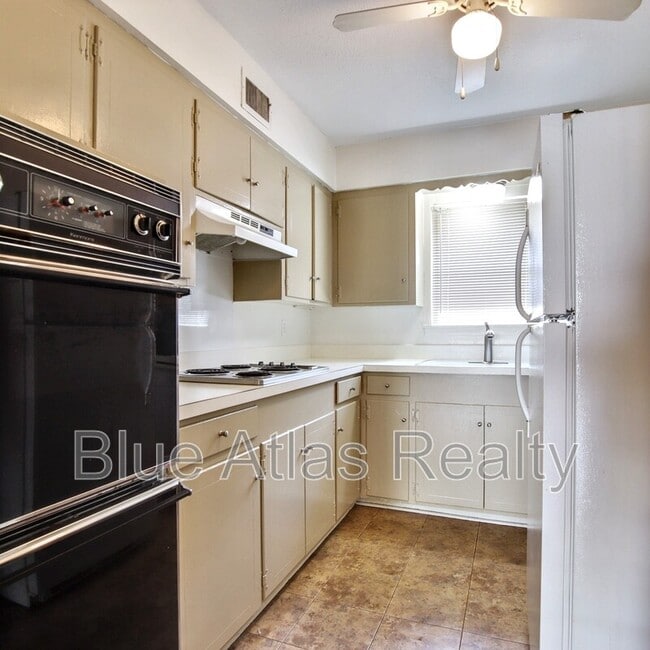 Building Photo - 3903 Hawthorne Ave