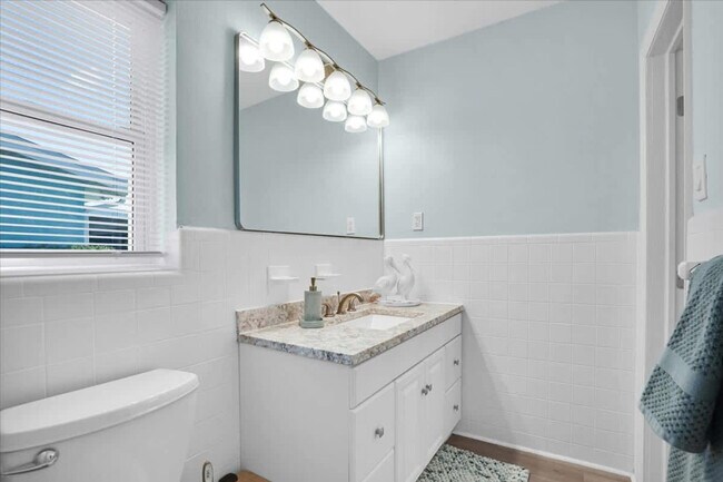 Building Photo - 115 Leland St SE