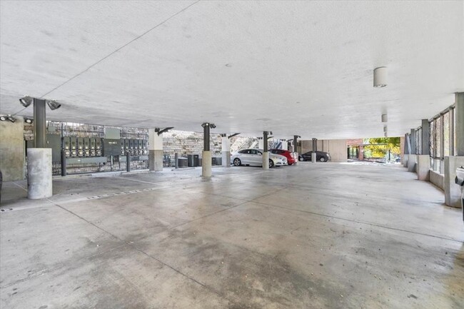 Building Photo - 2205 N Lamar Blvd