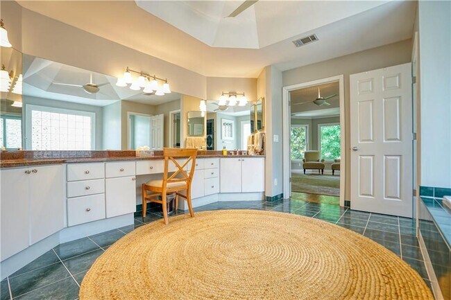 Building Photo - 958 Glenverness Dr