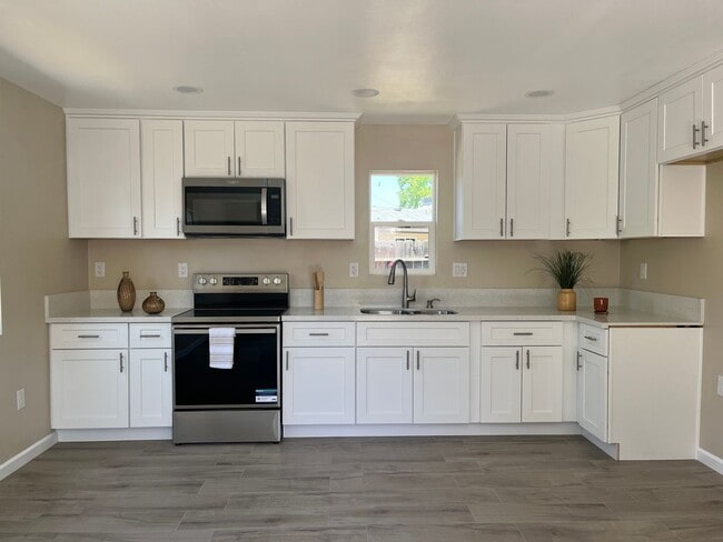 Building Photo - 8903 Penny Dr