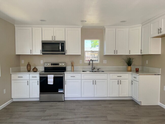 Building Photo - Penny Dr (8903)