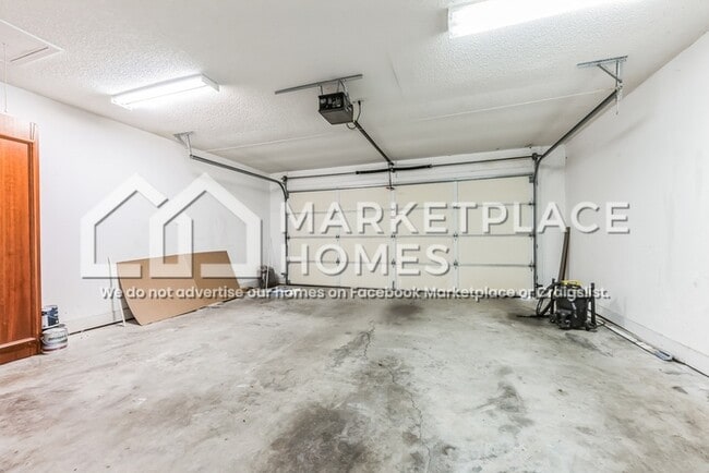 Building Photo - 1700 Crabtree Cir