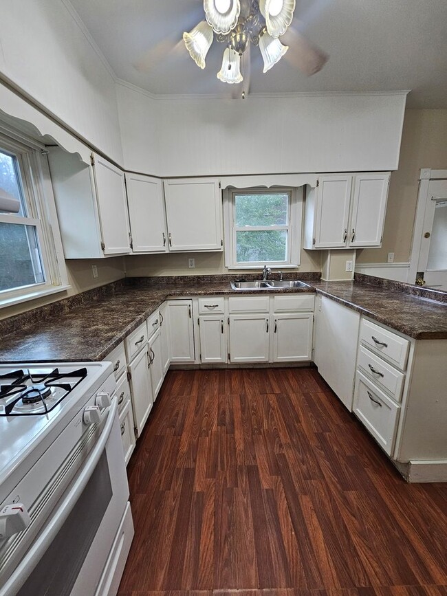 Building Photo - There is a $25 fee per application and eve...