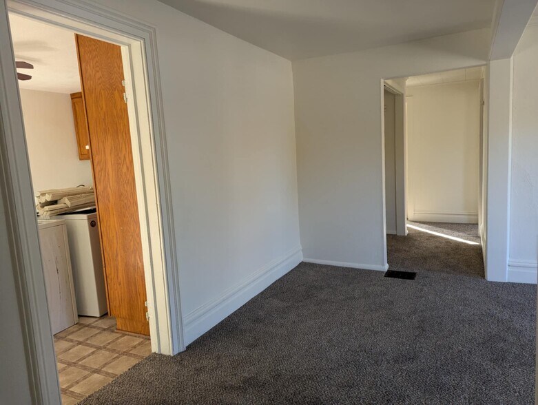 Building Photo - 709 E 2nd St