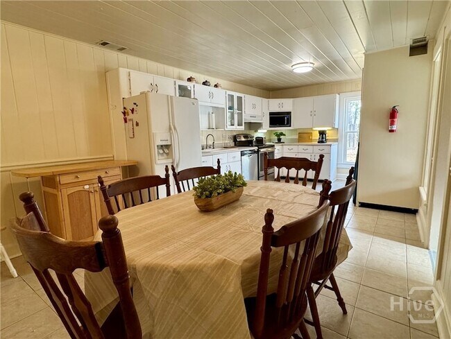 Building Photo - 233 Quacco Rd