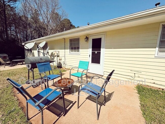 Building Photo - 62 Creek Side Dr