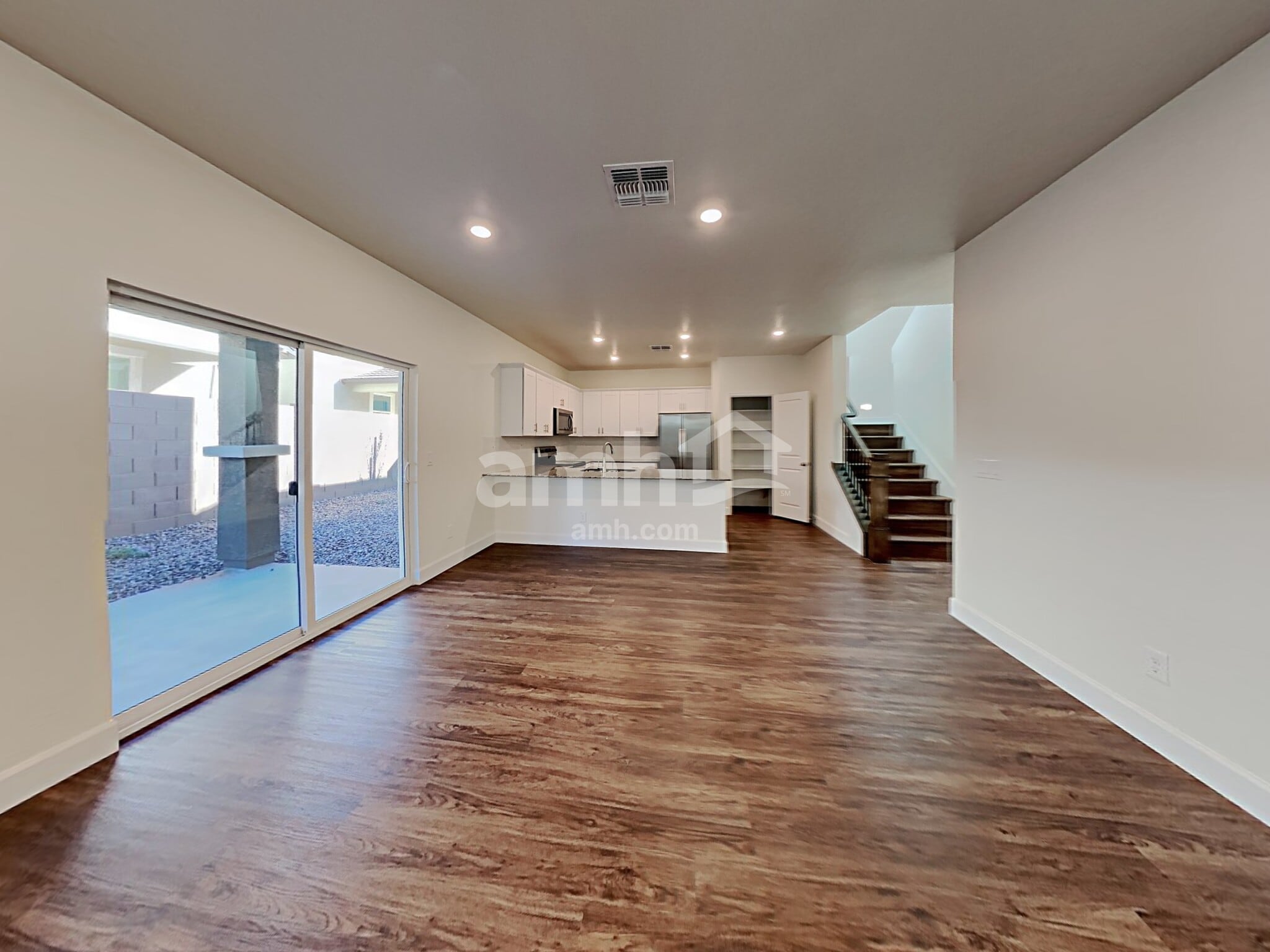 Building Photo - 638 W Harbor Dr