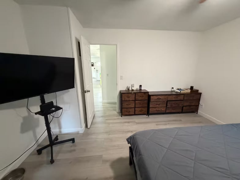 Building Photo - 5758 20th Ave N