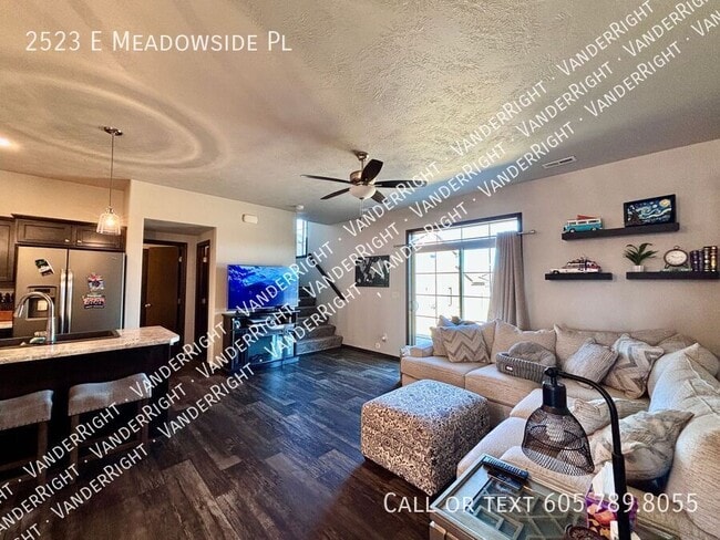 Building Photo - 2523 E Meadowside Pl