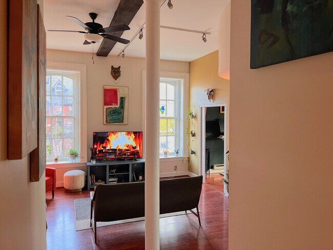 Building Photo - Experience City Living! One Bedroom Condo For Rent; Close to Betty's, Downtown Buffalo