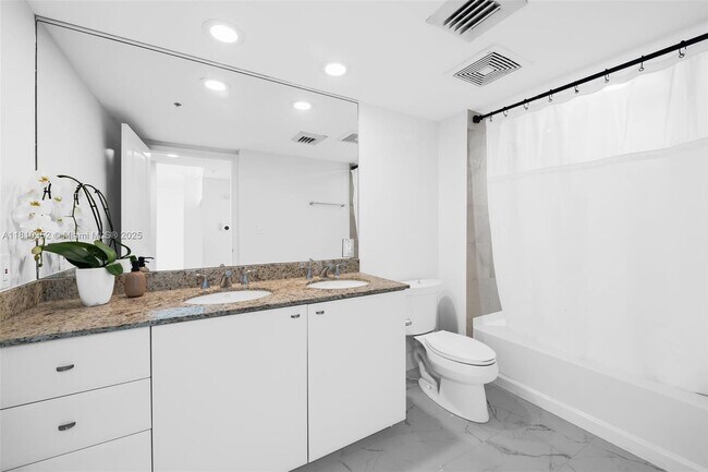 Building Photo - 610 W Las Olas Blvd