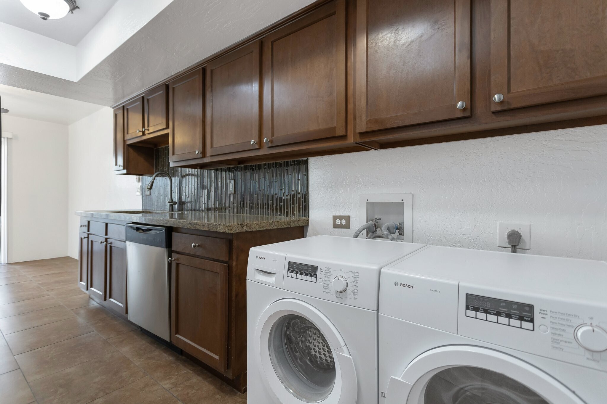 Building Photo - 1820 E Frier Dr