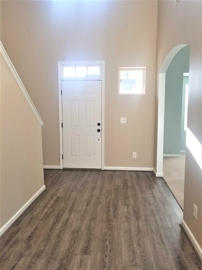 Building Photo - Large 4 Bedroom Home in Towne Pointe! Showings Coming Soon!!!