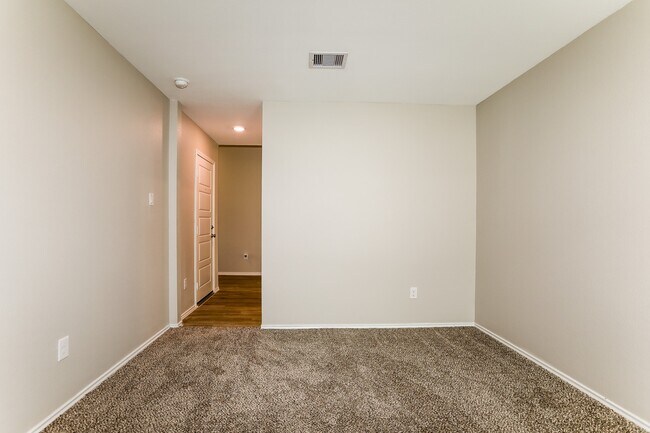 Building Photo - 334 Jewett Meadow Dr