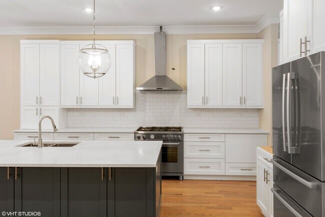 Building Photo - Condo Quality 3,400 SF Duplex Down in Roscoe Village, Pet Friendly Available August 1st