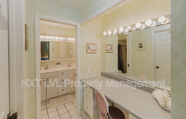 Building Photo - 403 SE 33rd Terrace