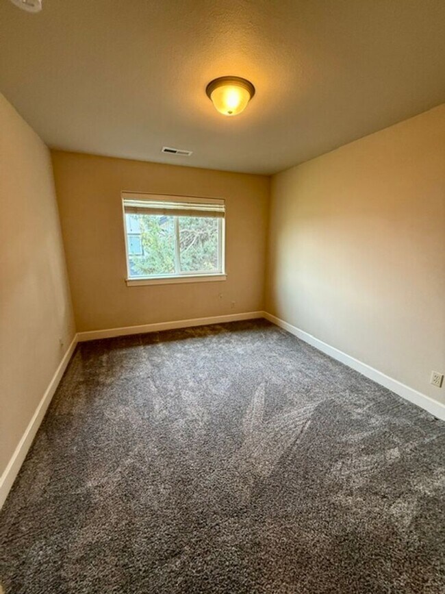 Building Photo - 20441 Aberdeen Dr