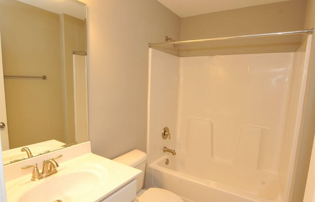 Building Photo - Beautiful 4 Bed Home on Masonboro Loop!