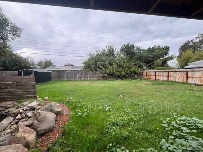 Building Photo - 143 N Simon St