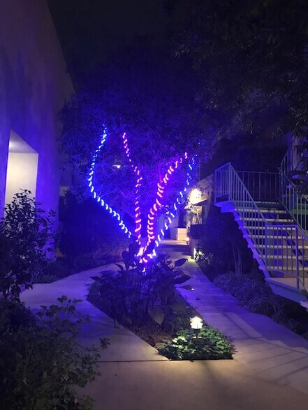 Building Photo - 17424 Burbank Blvd