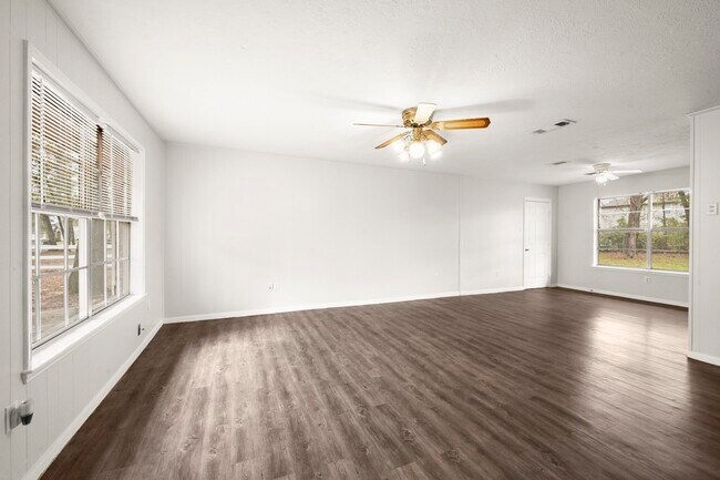 Building Photo - 3699 Piney Point Rd