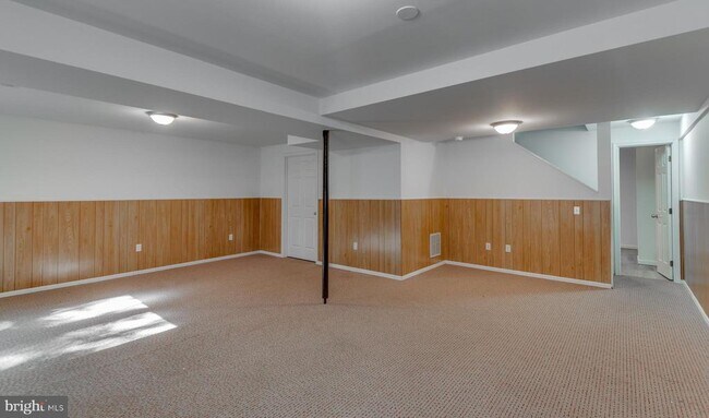 Building Photo - 8413 Manor View Rd