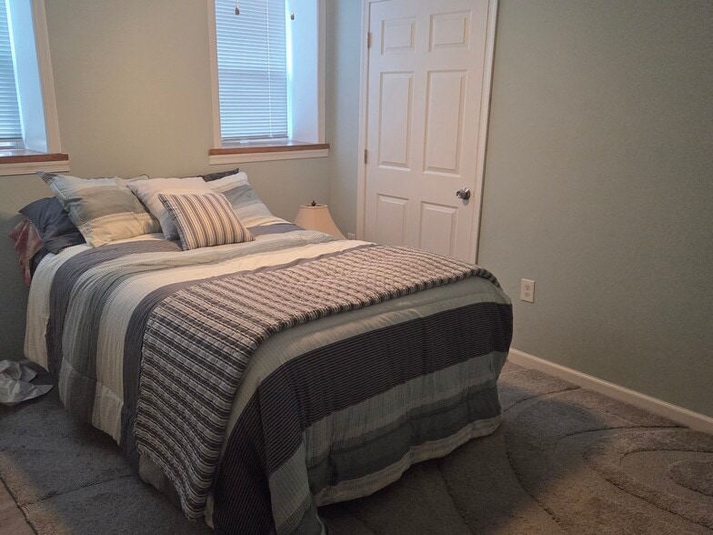 Second bedroom - 321 E Jefferson St